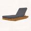 Chaise longue d'extérieur moderne en bois d'acacia avec coussin gris foncé, conception réglable et pliable-125484774