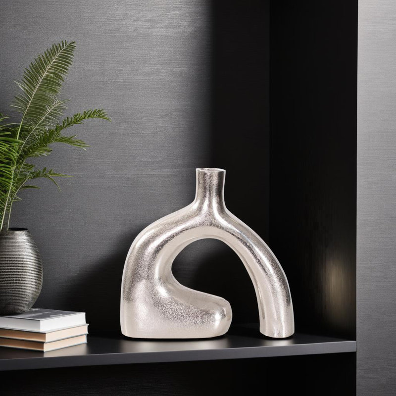 Shirin - vase inversé argent poli en fonte d'aluminium - court, H 9,5 po x l 10 po x P 3 po