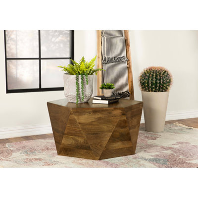 Table basse hexagonale naturelle - 18 pouces de hauteur, 35 pouces de largeur, manguier à la main, facettes triangulaires pour un style géométrique en bois de manguier massif fait à la main profond, haut, ton maison