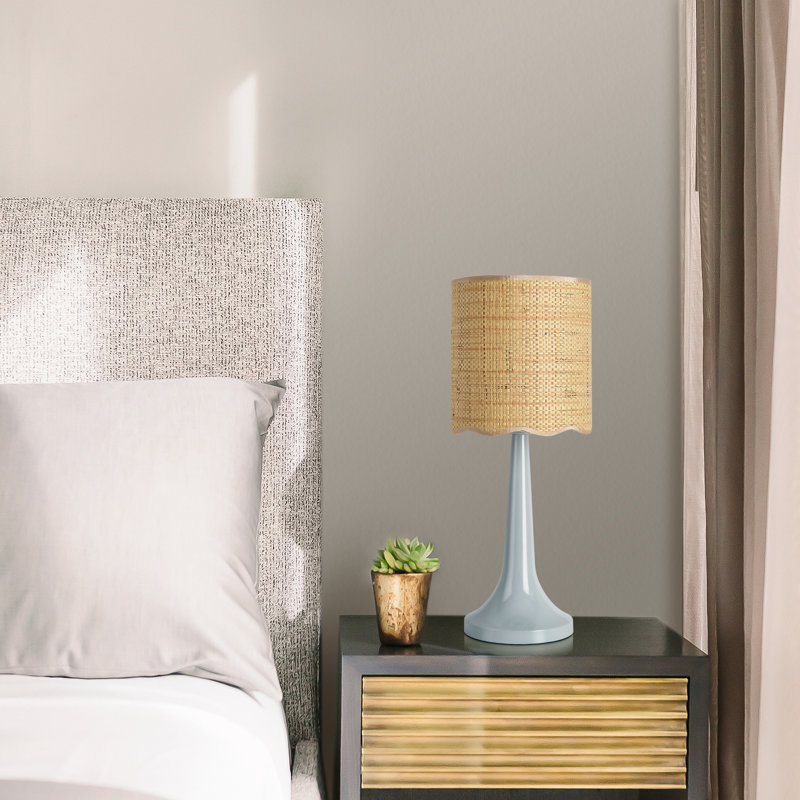 Lampe de table évasée 17,32 po gris clair avec abat-jour festonné en rotin, Bleu