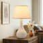Lampe de table en céramique de 18,11 po de hauteur, corps blanc laiteux avec abat-jour en lin, idéale pour la chambre à coucher, le salon, le chevet et le bureau