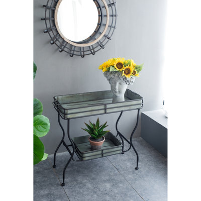 Une table-plateau en fer galvanisé de 32 po x 15 po x 31 po pour les boîtes de terrasse et comme accent de jardinage Shabby-Chic, deux plateaux à poignées, 18,3 lb, fonction de patio nécessaire à l'assemblage, plateaux avec poignées,