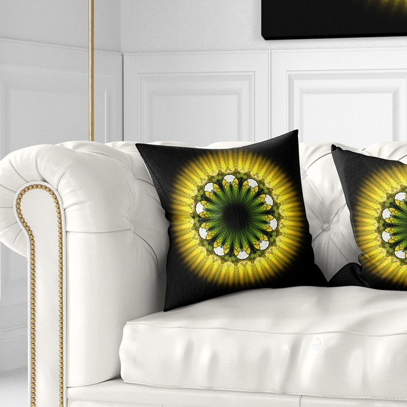 Motif de fleur noir et jaune fractal - coussin imprimé abstrait, 16 po x 16 po, Coussin décoratif