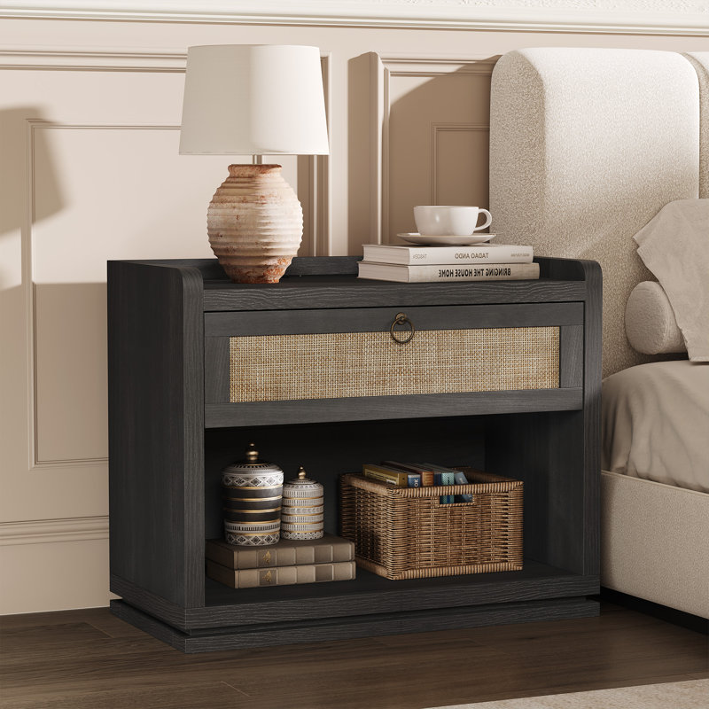 Table d'appoint de style ferme de 79 cm avec tiroir, table de chevet en rotin avec station de recharge pour salon et chambre, noire