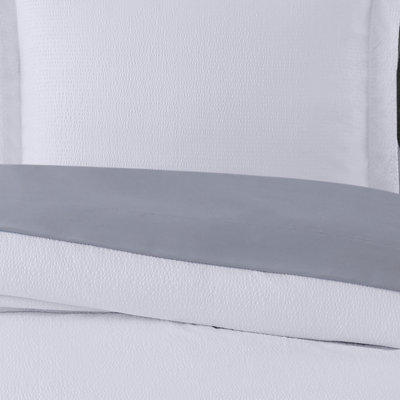 Truly Calm Antimicrobial Ring Stitch Comforter