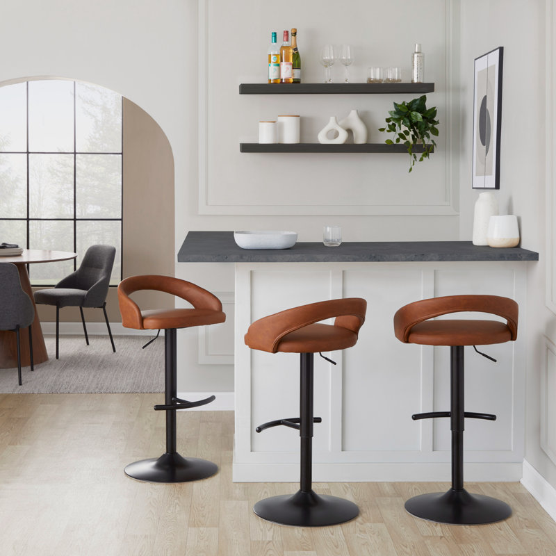 Ensemble de 3 tabourets de bar réglables, structure en métal noir avec similicuir brun clair et repose-pieds en T