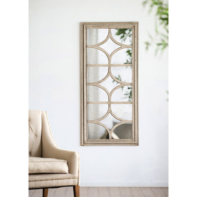 Miroir rectangulaire 28 po x 59 po avec cadre ornemental blanc vieilli, affichage vertical / horizontal, miroir à panneau, option de suspension horizontale / verticale décorative, matériau