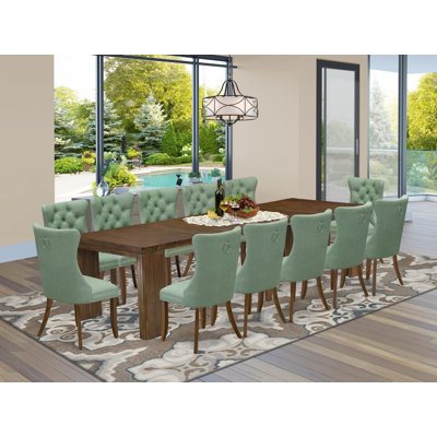 Cet ensemble de salle à manger extensible de 13 pièces comprend une table de cuisine rectangulaire et 12 chaises de salle à manger en tissu de polyester vert saule, noyer antique.
