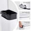Poubelle compacte 1,3 gallons avec couvercle visible-131366642-131366641