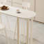 Petite table de bar et chaise-348118236