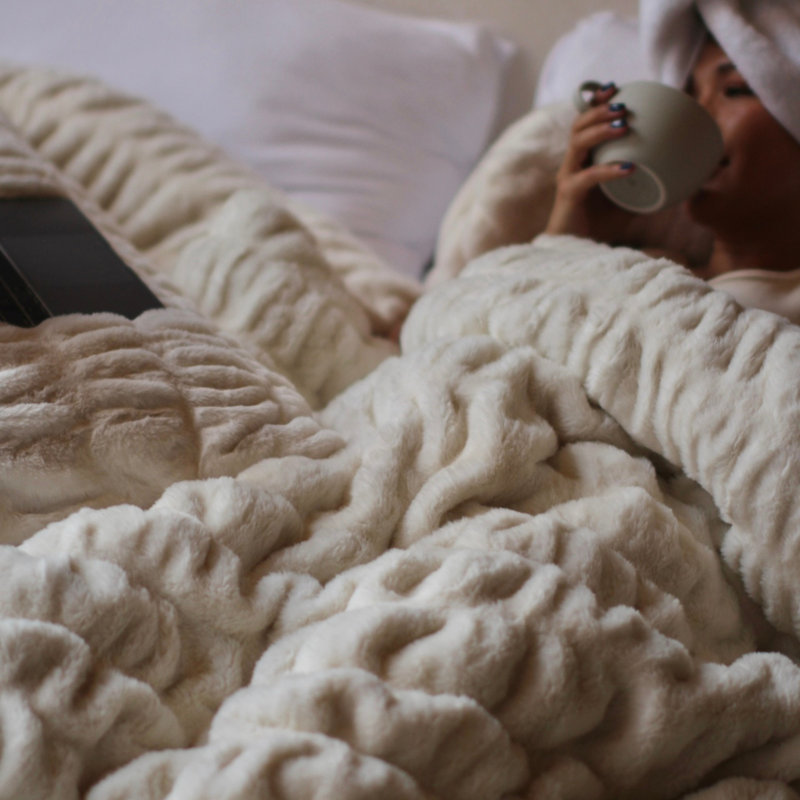 Wrinkle Rolls Chunky Bunny - Coma Inducer® Oversized King Comforter Set - Cream Sands, King Conforter + 2 King Shams, White