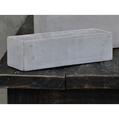 Boîte rectangulaire en béton bas et moyen - Intérieur/Extérieur