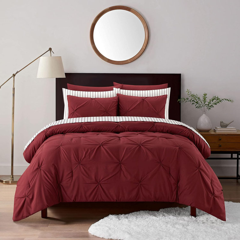 Ensemble de lit dans un sac en duvet synthétique 9 pièces Sharper Image, Édredon lit double + 8 pièces incluses, Rouge
