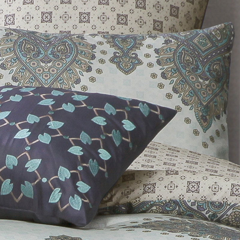 Polyester Channel Damask Comforter, Queen Comforter + 4 Shams + 3 Throw Pillows