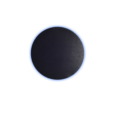 Éclairage DEL moderne avec base en panneau de fibres à densité moyenne noir de 17,7 po de diamètre | 60 DEL / m, 300 lumens, 3 000 K blanc chaud | Adaptateur CC 12 A 1 V, cordon de 12,2 pi, durée de vie de 50 000 heures | Système de suspension murale intégré, accent bleu élégant