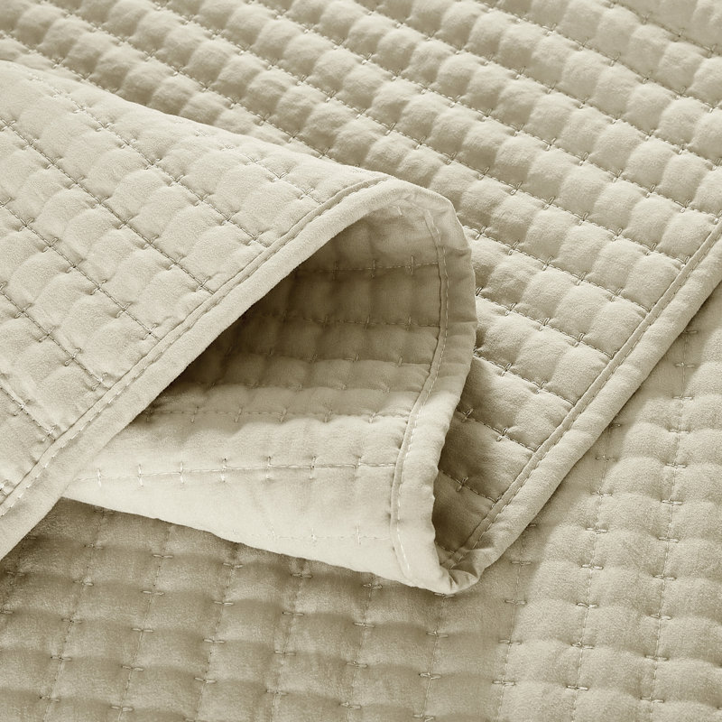 Reversible 3 Pieces Quilt Set - Soft Lightweight Bedspread, Queen Quilt + 2 Additional Pieces, Beige