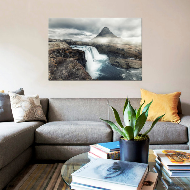 «Kirkjufell in Mist», impression sur toile, H 18 po x l 26 po x P 1,5 po, Toile tendue, Pas de tapis