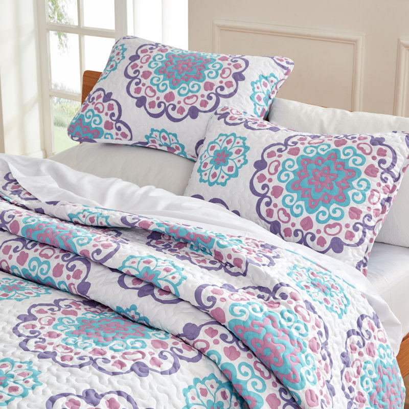 Hedvika Quilt Set, Damask Red, Full/Queen Quilt + 2 Shams