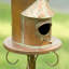 Maison d'oiseaux en métal vieilli à 2 niveaux de style campagnard, finition en faux cuivre avec piquet - H 53 po