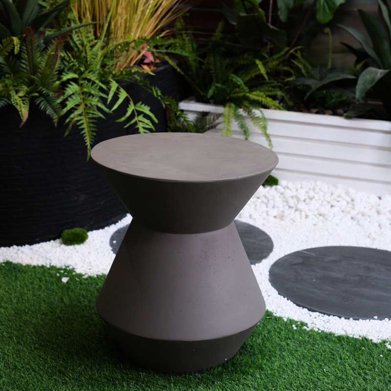Table de jardin décorative Conner