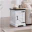 Table de bout Farmhouse Table de chevet rectangulaire avec porte de grange et tablette de rangement réglable, table d'appoint rustique pour salon, chambre à coucher, blanc