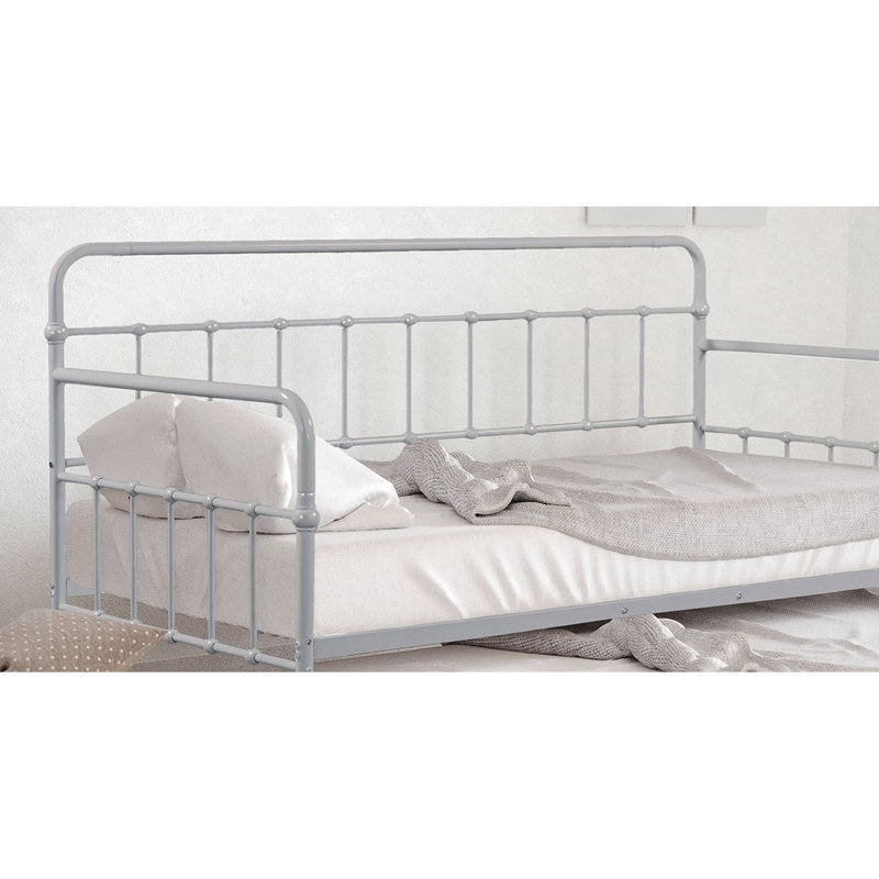 Lit de jour simple en métal avec couchette 1pc, finition argentée, structure inspirée des tuyaux, style contemporain, conception complète