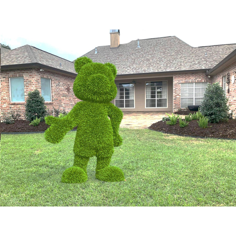 Ours en plein air avec topiaire vert