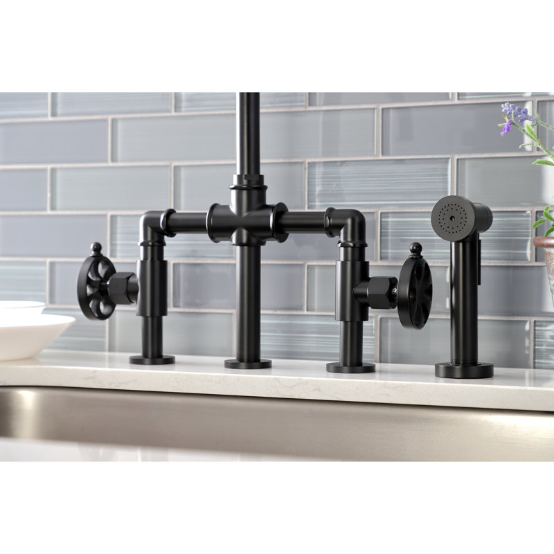 Robinet de cuisine pont de style industriel Whitaker Kingston avec douchette en laiton, laiton antique, Noir mat, Roue