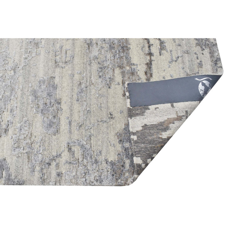 Abstract Area Rug in Silver, Rectangle 2' x 3'