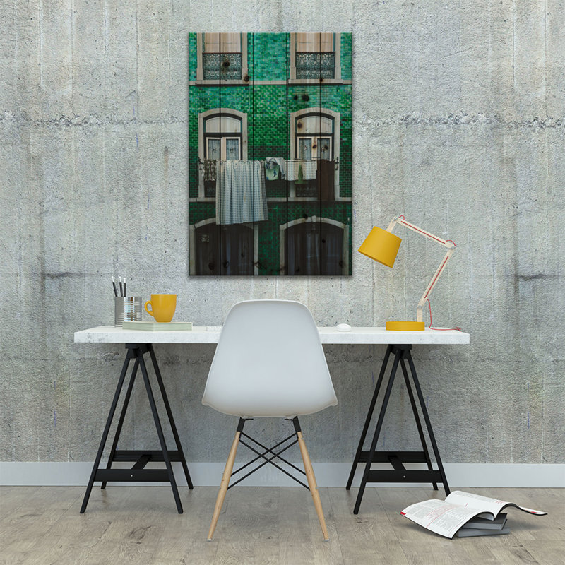 «Lisbon, Portugal» par Luke Anthony Gram - impression d'art graphique, H 26 po x l 18 po x P 1,5 po