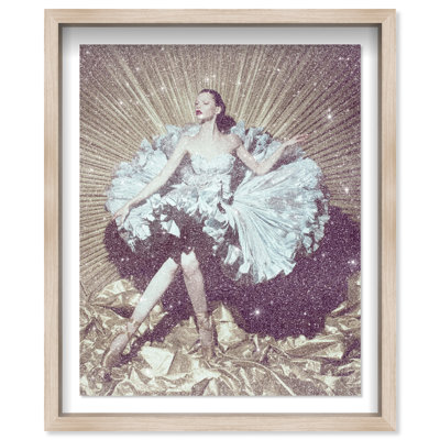 Imprimé mode Silver Chrysalis Shadowbox avec reflets de poussière de diamant par Oliver Gal