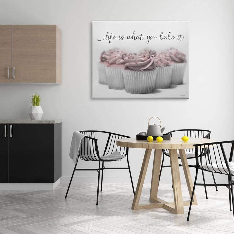 «Life Is What You Bake It Cupcakes» par Lori Deiter, impression sur toile tendue, H 36 po x l 48 po x P 1,5 po