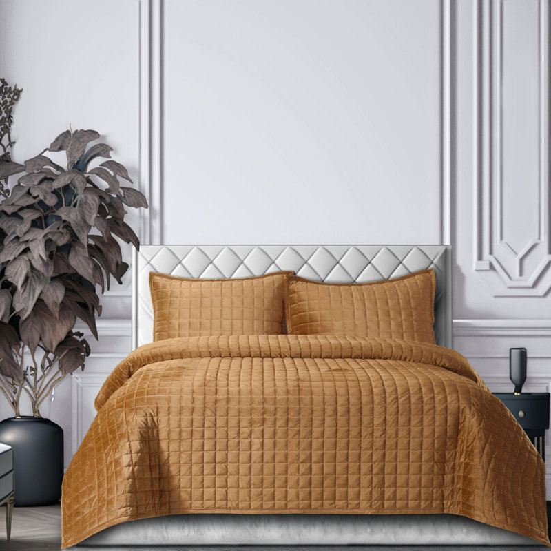 Glam Quilt, Queen Quilt + 2 Standard Shams, Camel