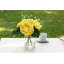 Roses en soie dans un vase-354699448