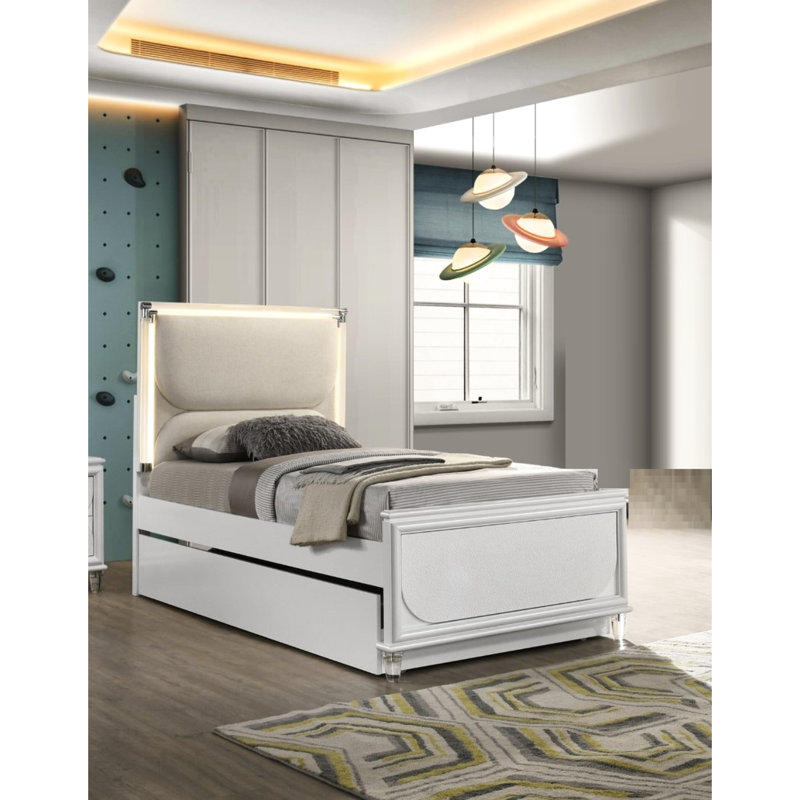 Contemporain, blanc perlé, lit tapissier, lit gigogne, tête de lit à panneau à DEL, panneau de chambre à coucher, lit double avec panneau à DEL, lit gigogne et panneaux pour une configuration spectaculaire