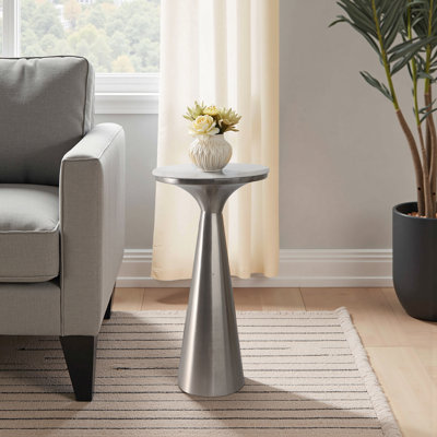 Modern Metal and Marble Accent Table, Round Side Table with Sleek Tapered Base, Contemporary End Table for Living Room or Bedroom.