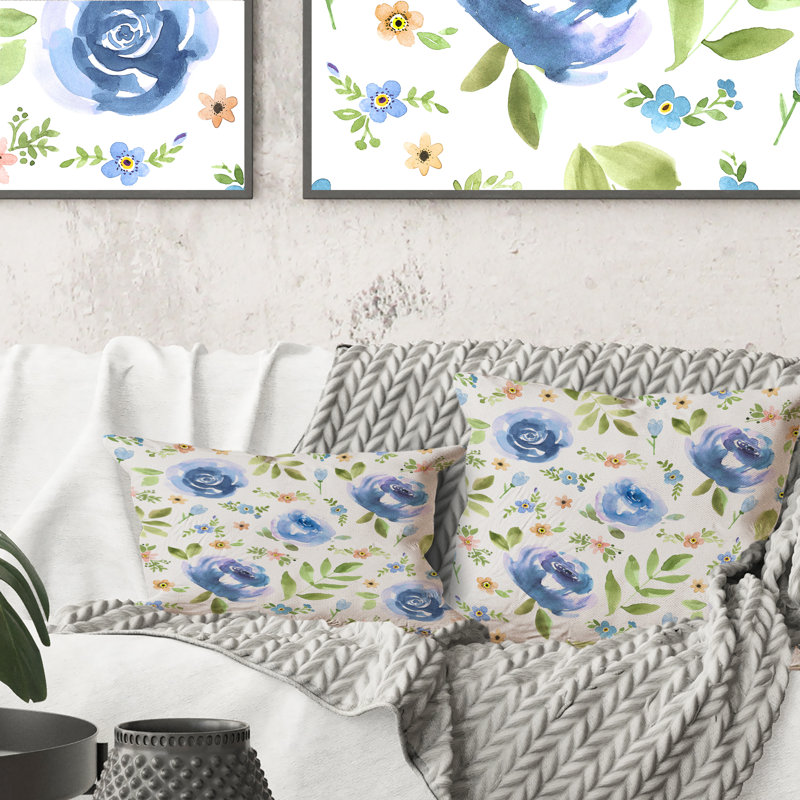 Blue Roses And Forget-Me-Not - Coussin décoratif imprimé traditionnel, 18 po x 18 po