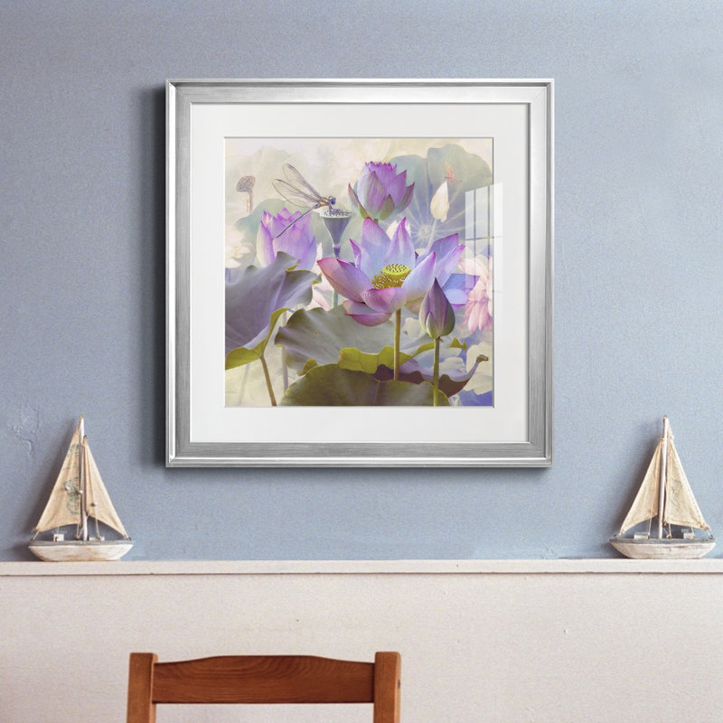 Lotus Sanctuary II - reproduction encadrée de qualité supérieure - prête à être accrochée, H 26,5 po x l 26,5 po x P 1,5 po