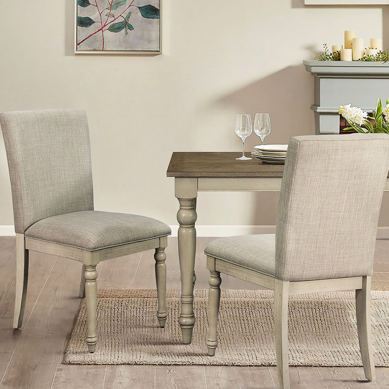 Chaise de salle à manger rembourrée de 2 avec des pieds en bois tournés dans une chaise classique à thème rustique