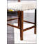 Ensemble classique de chaises de salle à manger à hauteur de comptoir 2 pièces avec garniture cloutée en lin et tissu ivoire, structure en bois massif au fini cerisier brun