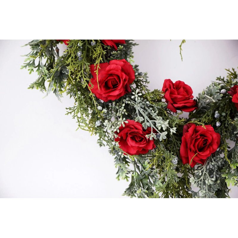 Couronne hivernale rose rouge, genévrier, eucalyptus et cœur cendré