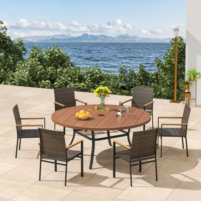 Ensemble repas pour 6 personnes avec table de salle à manger ronde en métal 53 po et 6 chaises en rotin
