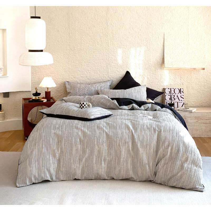 Ensemble d'édredon réversible 100% coton jacquard Of White, Édredon très grand + 2 taies décoratives, Rayures blanches/noires