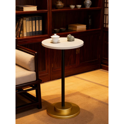 Table à boissons moderne avec base en métal, table d'appoint ronde à piédestal pour les petits espaces, table de bout décorative pour le salon, la chambre à coucher et la salle de bain