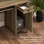 Petit bureau d'ordinateur avec huche en pin récupéré-569938660
