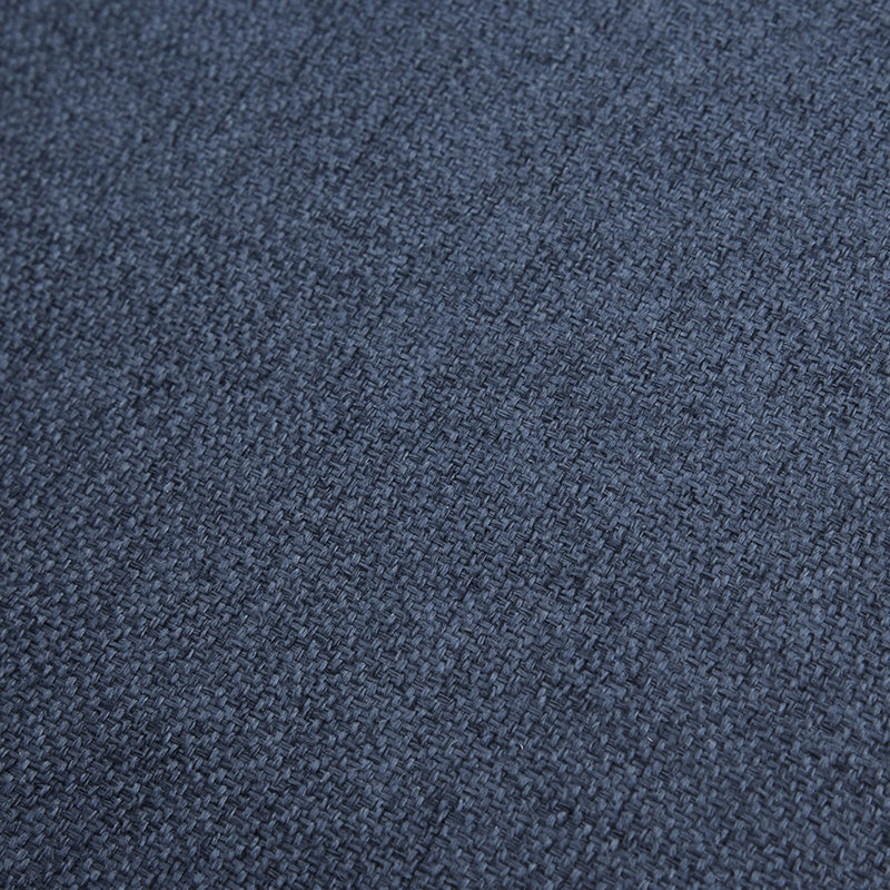 Fauteuil pivotant bleu, avec un élégant clou argenté et un rembourrage en mousse à base noire en métal