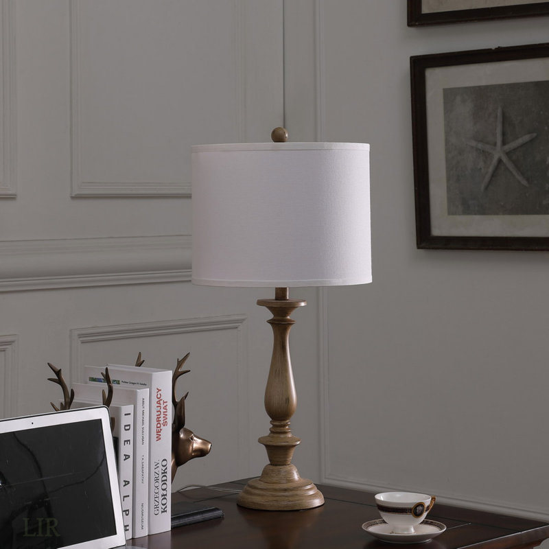 Lampe de table 27,5 "en polyrésine effet bois côtier, tension d'entrée: 110-120V. Le cordon argenté mesure L 61", lampe de table