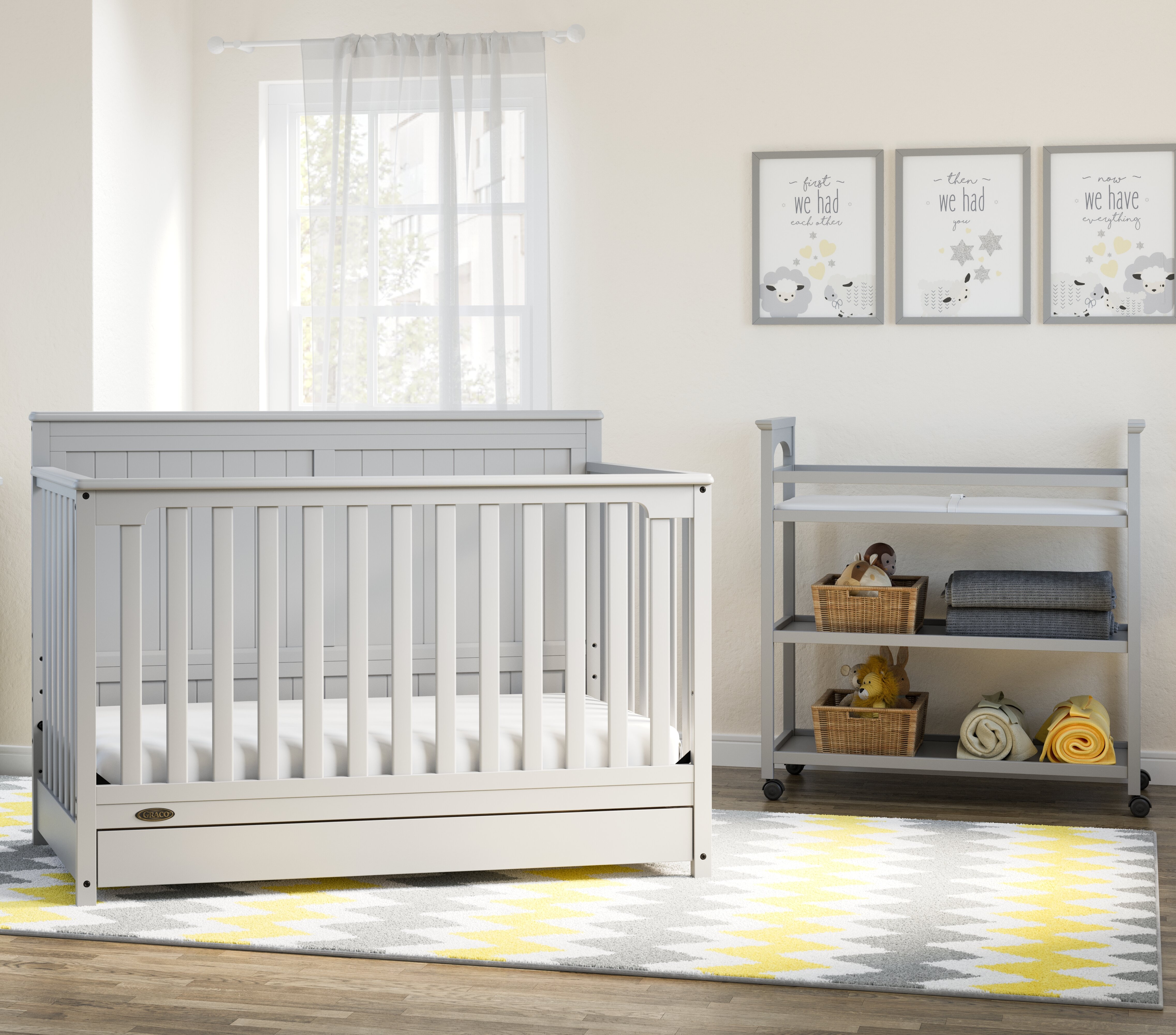Graco Hadley 5-in-1 Convertible Crib And Changer With Drawer