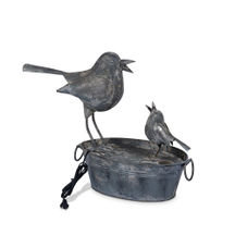Fontaine des oiseaux occupés