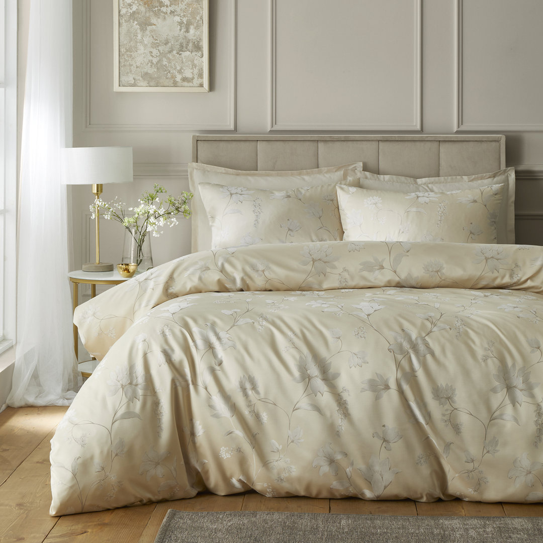 Lilly Floral Jacquard Polyester Floral Duvet Cover Set